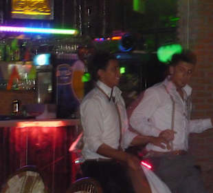 Die zwei netten Kellner