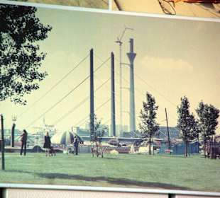 Deko Bau vom Rheinturm