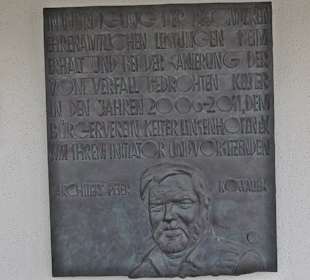 Brunnenplastik Traubenträger Linsenhofen