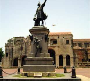 Statue Cristóbal Colón
