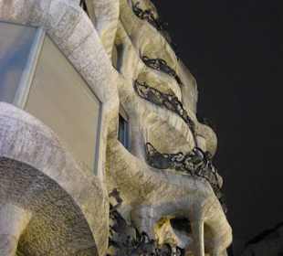 La facciata di notte