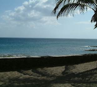 Der Strand rechte Hand des Hotels