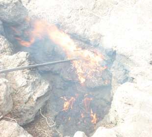 Brennende Reisigbündel