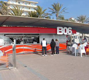 B06, nur ca. 400-500 m vom Riu Playa Park entfernt