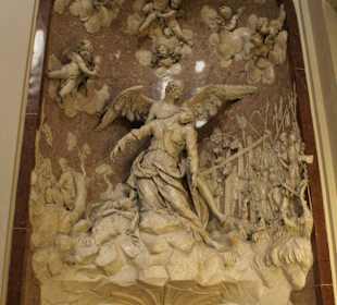 Kunstwerke in den Seitenschiffen