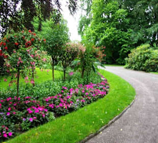 Hinteren Weg entlang