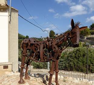 Wandereindrücke, Esel aus Schrott in Estellencs