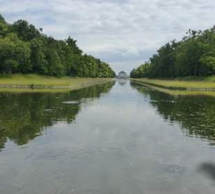 Blick von Großer Kaskade zum Schloss Nymphenburg