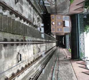 Seilbahn hinauf zum Burghügel 