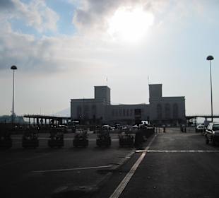 Hafengebäude Neapel