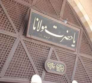 Przed wejściem do Muzem Mevlany