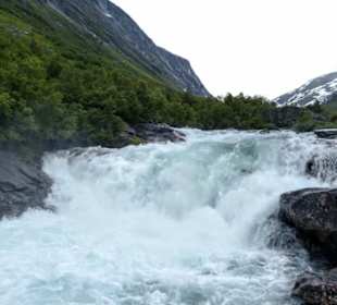 Widok na wodospad Videfossen (Buldrefossen)