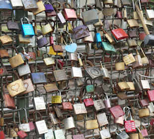 Die Hohenzollernbrücke mit Liebesschlössern