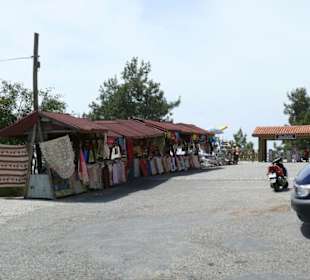 Platz vor den Eingang zur Burg