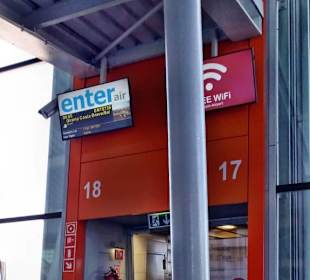 Na chwilę przed wejściem na pokład samolotu