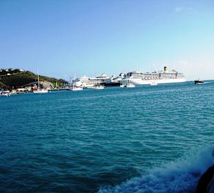 Kreuzfahrtschiffe im Hafen