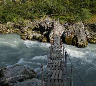 Hängebrücke am Weg zum Vettisfossen