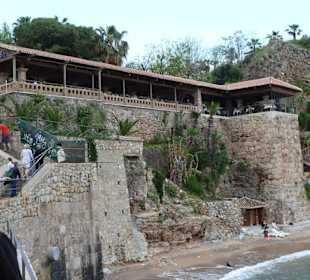 Hinter der Hafenmauer