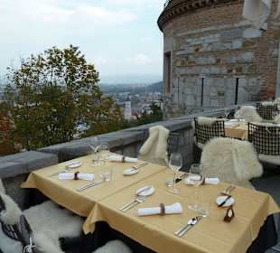 Terrasse mit Blick auf die Stadt