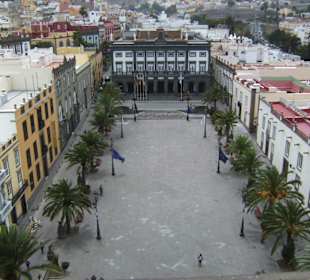 Plaza de Santa Ana mit altem Rathaus