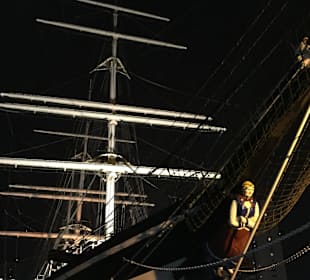 Restaurantschiff in der Nähe des Atlantic Hotels Sail City