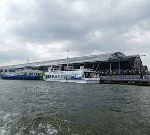 Eine Runde im Hafen der Kreuzfahrtschiffe