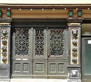 Sehr schönes Tor am Zunftbrunnen