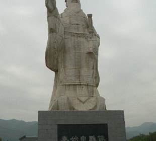 Statue von Kaiser Qin Shihuangdi