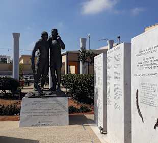 Kulturzentrum mit Denkmal