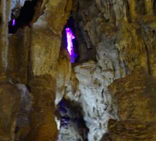 Verschieden Steinformationen in der Höhle