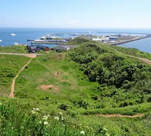 Blick vom Helgoländer Oberland auf den Hafen