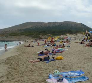 Strand mit Rettungsschwimmer