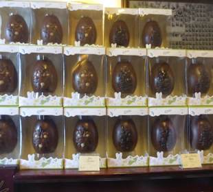 Im Verkaufsraum der Schokoladenfabrik E. Wedel