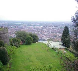 Ausblick auf Bergamo und die Poebene