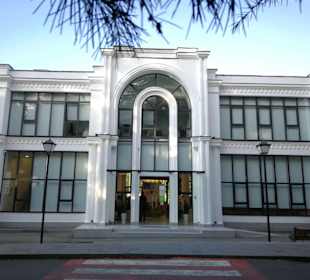 Front-Ansicht des historischen Bahnhofs