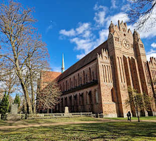 Außenbereich und Friedhof
