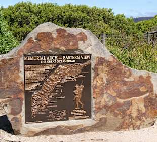 Memorial Arch Eastern View  nahe Lorne