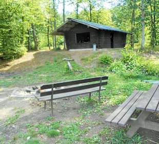 Schutzhütte mit Rastplatz