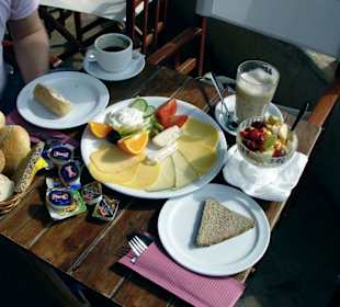 Nochmal lecker Frühstück mit Blick aufs Meer