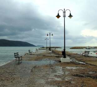 Hafengelände nach einem Gewitter