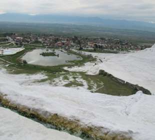 Blick von den oberen Trassen auf Pamukkale