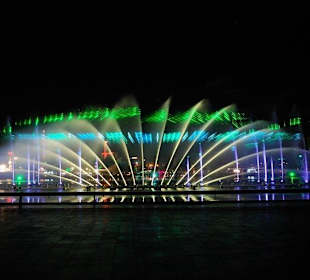 Pokaz świetlny na wodzie