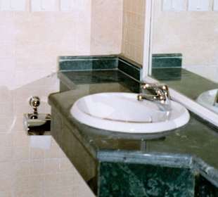 das Bad eines Zimmers