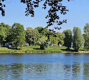 Donauufer mit Sicht auf die Ulmer Seite