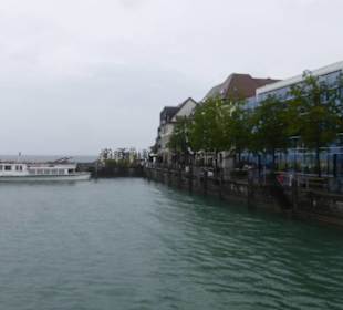 Mit dem Linienschiff im Hafen von Friedrichshafen