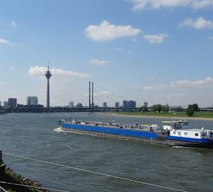 Entlang des Rheinufers