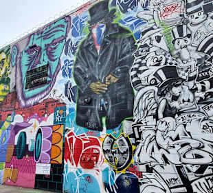 Lange Mauern wurden gestaltet