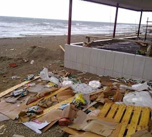 Müll am Strand beim Eftalia Resort Konakli