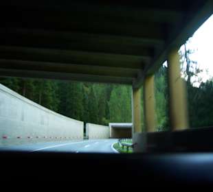 Und der nächste Tunnel gleich