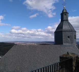 Blick von der Burg auf die Kirche von Wettenberg